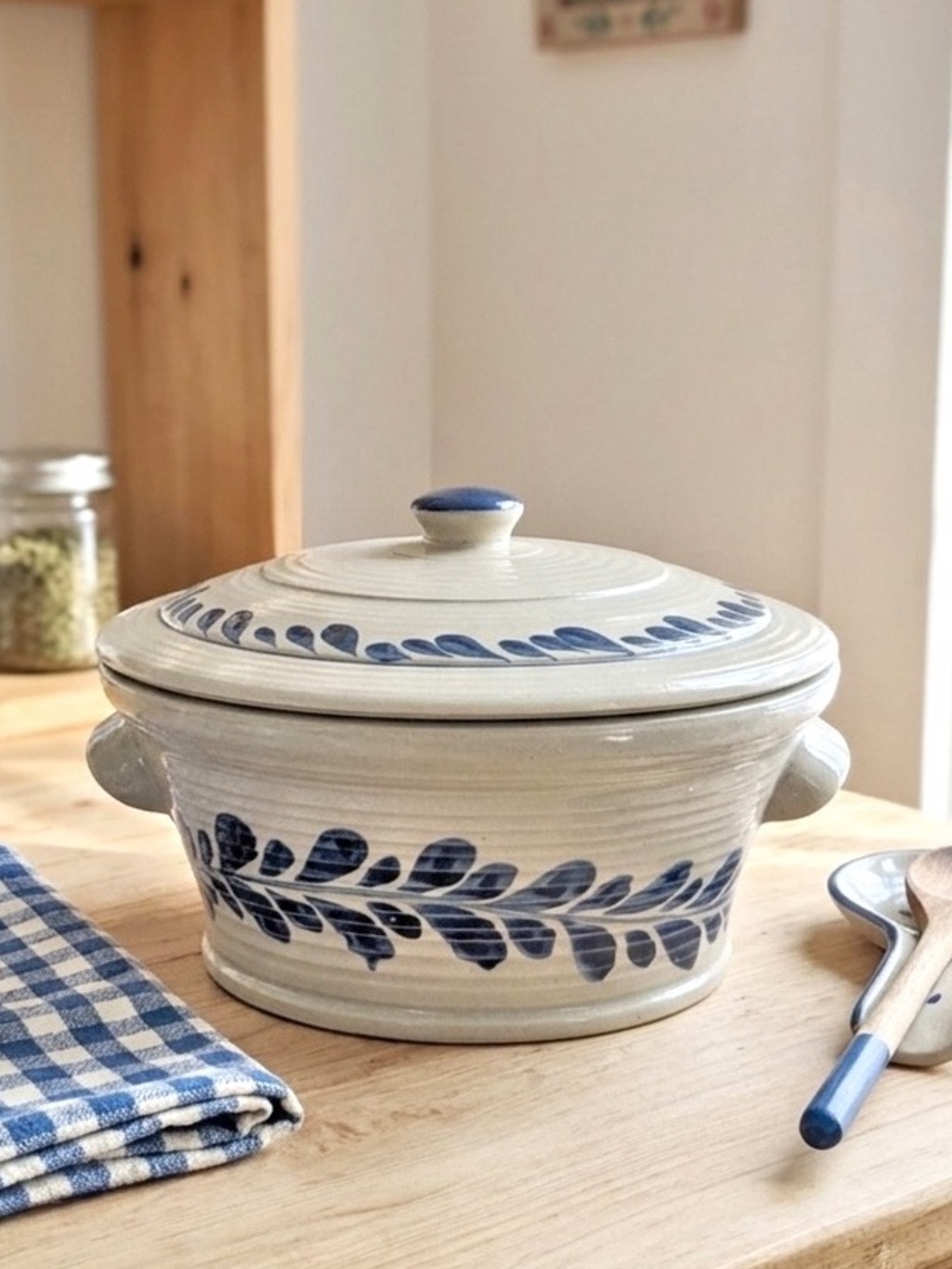 Cracker Barrel Made from Scratch Blue Vine Stoneware Covered Casserole Dish 2 Qt
